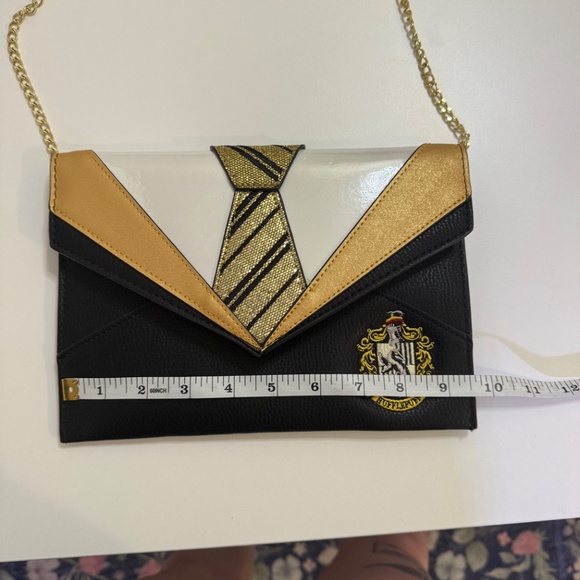 Danielle Nicole Harry Potter Hufflepuff Uniform Clutch Gold - Picture 7 of 8